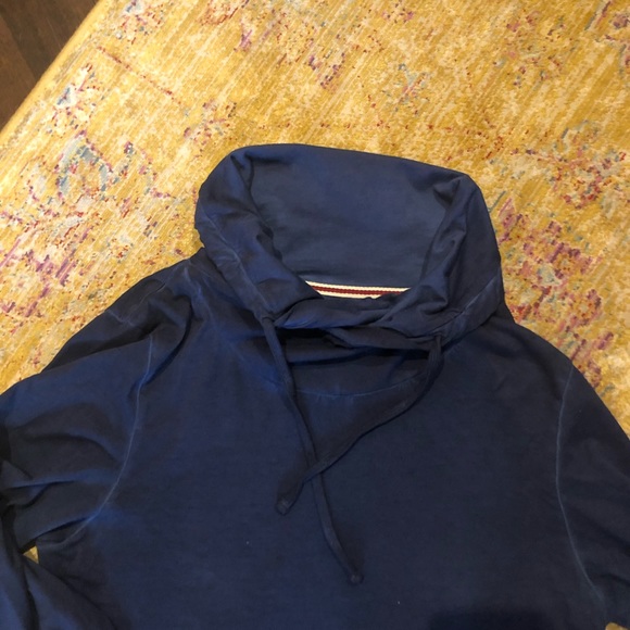 Modern navy turtleneck - Picture 5 of 6